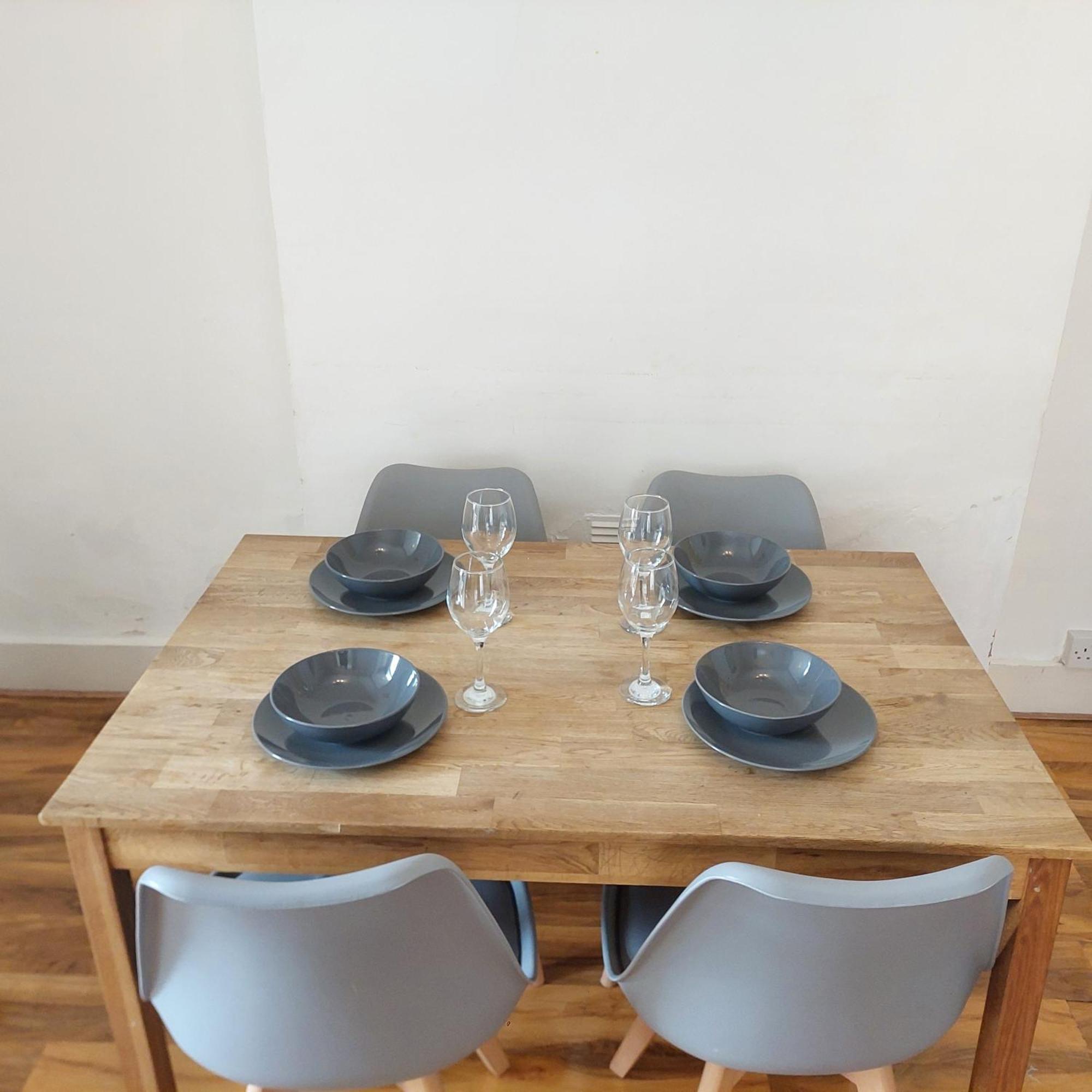 2 Bedroom Apartment, Fortescue Road London Exterior foto
